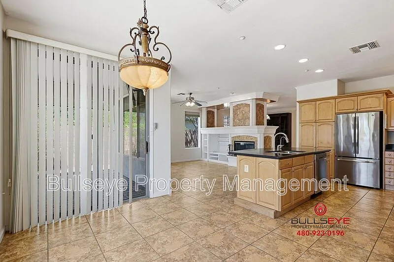 3 bed, 2.0 bath, 2039 sqft, $2,675 — Photo 2