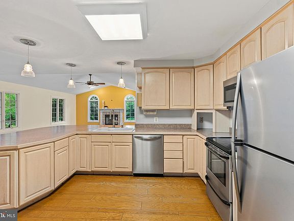 4th image of 2700 Hunting Ridge Ct