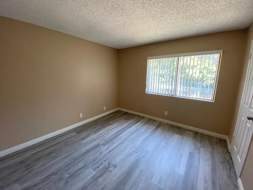 Bed room close to street