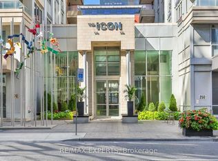 250 Wellington St W #1428, Toronto, ON M5V 3P6