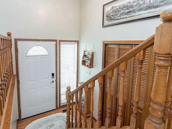 2nd image of 44 N Huget Cres