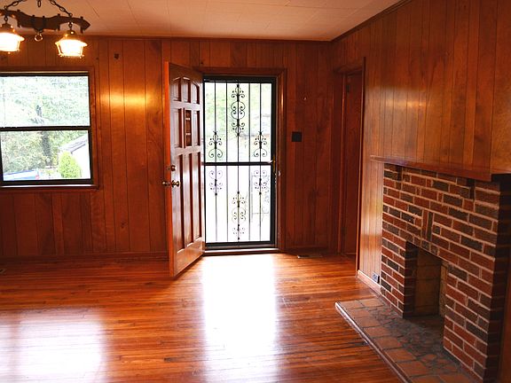 2nd image of 3378 Crompton St