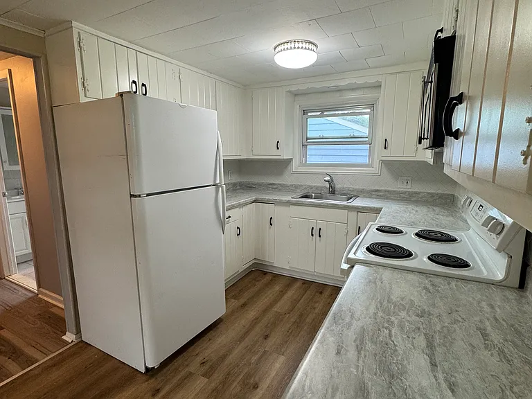 21 Reservoir Rd #4 — Photo 5