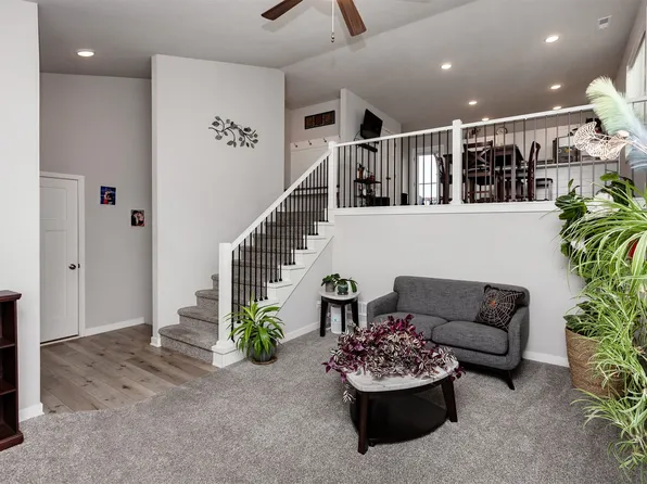 975 Locust St, Waukee, IA 50263