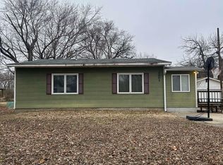 2001 NW Lincoln St, Topeka, KS 66608