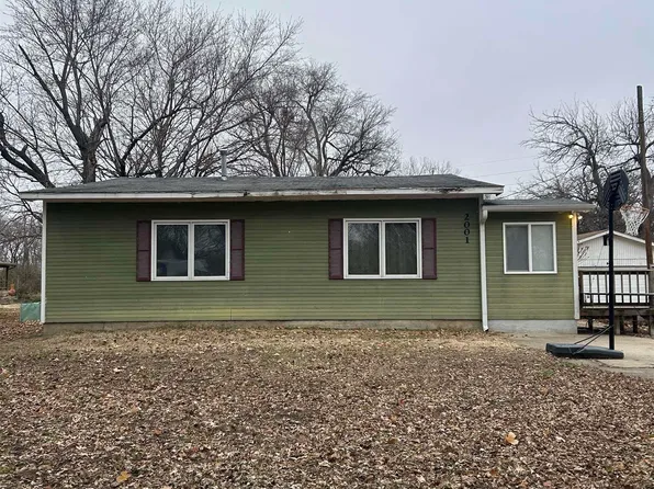 2001 NW Lincoln St, Topeka, KS 66608
