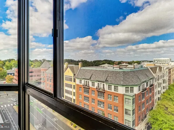 24 Courthouse Sq APT 805, Rockville, MD 20850