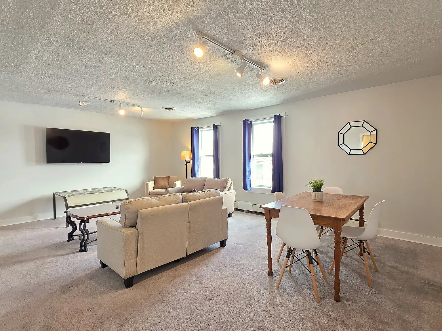 3 bed, 1500 sqft, $3,950 — Photo 2
