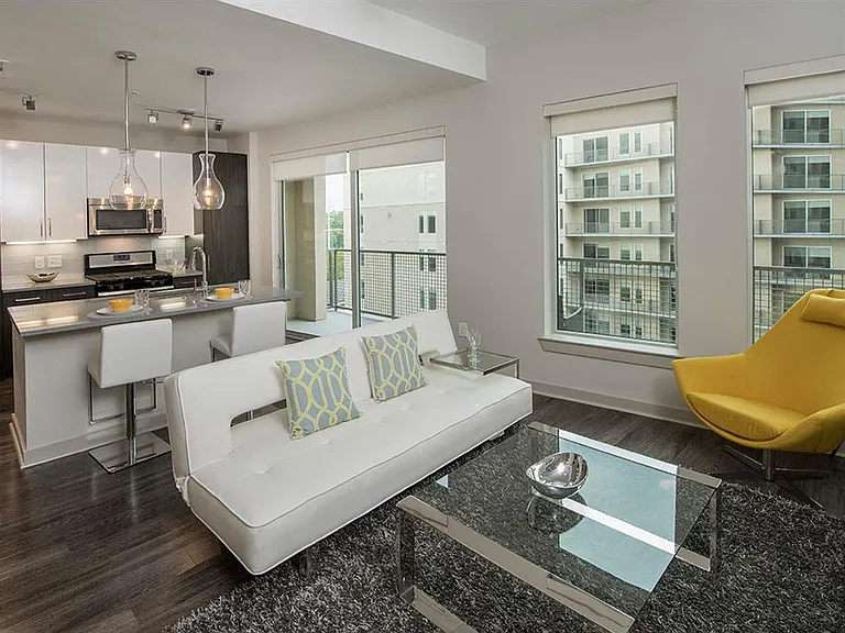 Venue Brookwood Apartments — Photo 17