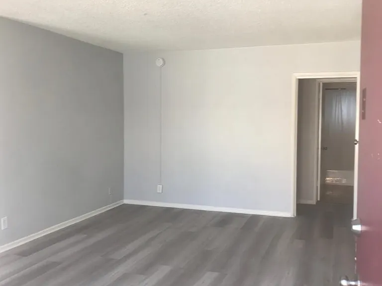 327 S Alexandria Ave #21B — Photo 11