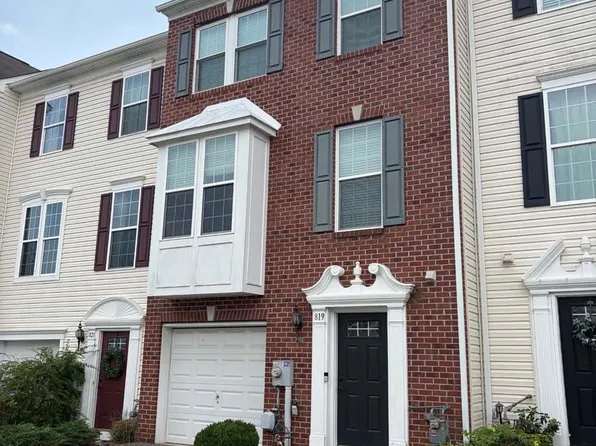 819 Blossom Dr, Hanover, PA 17331