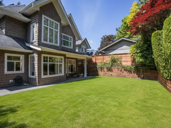 6417 Pitt St, West Vancouver, BC V7W 2C1