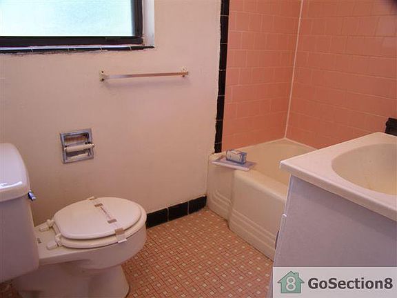 5th image of 3021 W 9th St