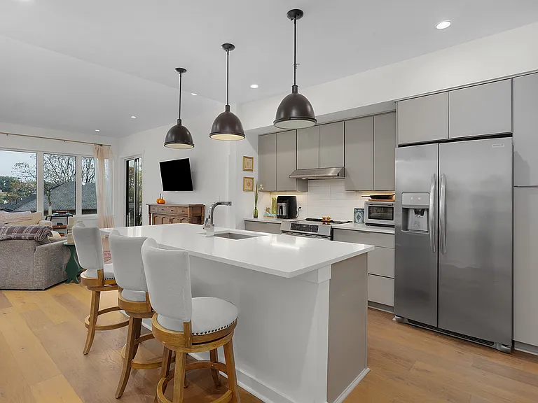 411 Fairpoint St #306 — Photo 6