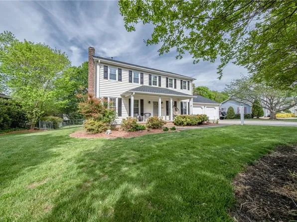 3805 Oak Forest Dr, High Point, NC 27265