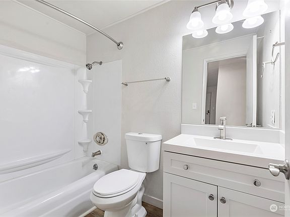 5th image of 12333 33rd Avenue NE