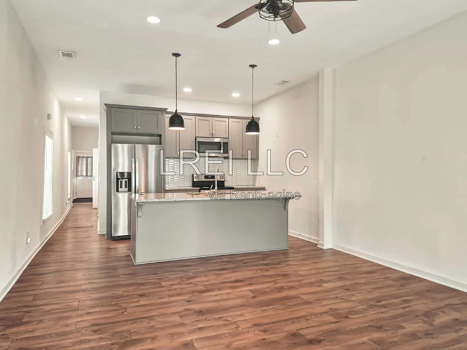 2 bed, 1.0 bath, 859 sqft, $1,400 — Photo 2