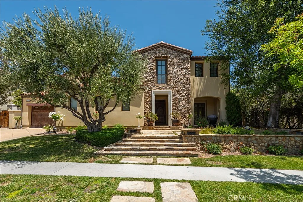 5 bed, 5.5 bath, 4851 sqft, $16,500 — Photo 2