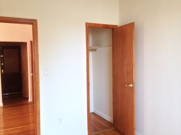 3rd image of 2224 42nd St APT 3R