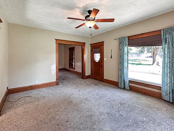 4th image of 304 Country St