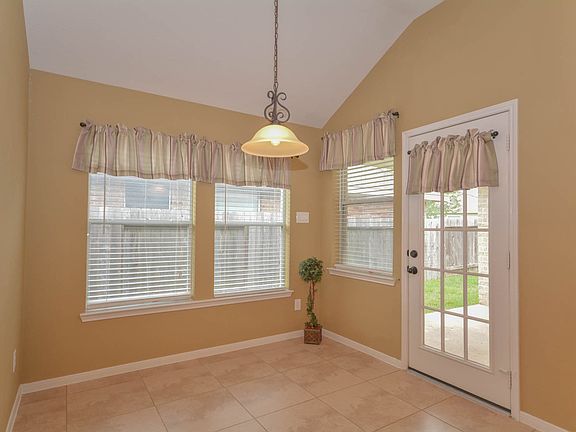 3rd image of 2971 Windy Briar Ln