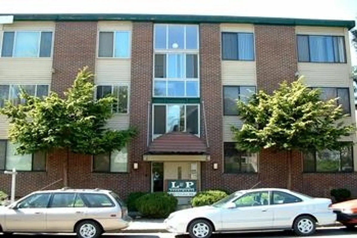 Building Photo - L&P