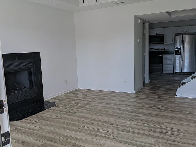 3910 Overland Cir — Photo 15