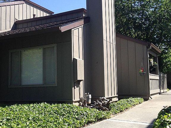 3rd image of 121 Spruce Hill Ct Unit 121