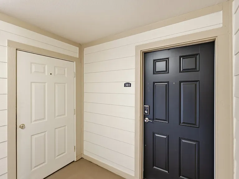 5726 N Genoa Way #301 — Photo 3