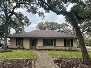 2521 Summit Dr, Irving, TX 75062