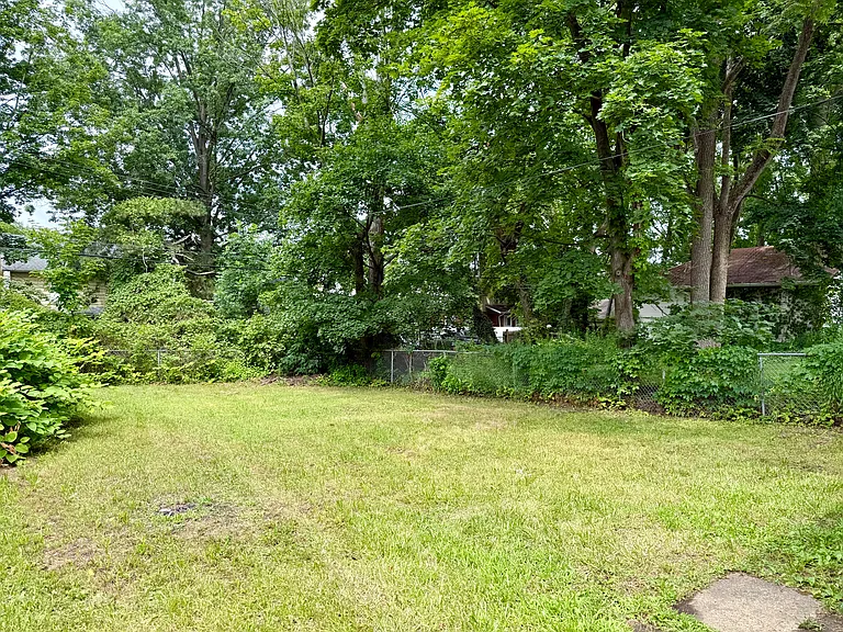 404 Noah Ave — Photo 17
