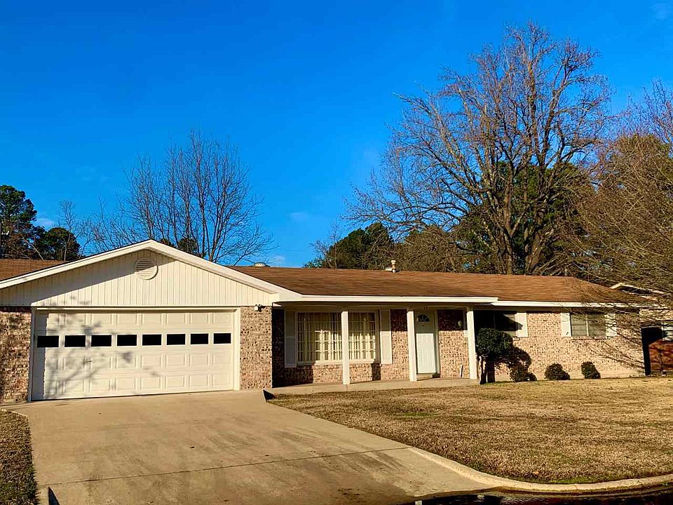 1st image of 15 Green Acre Dr
