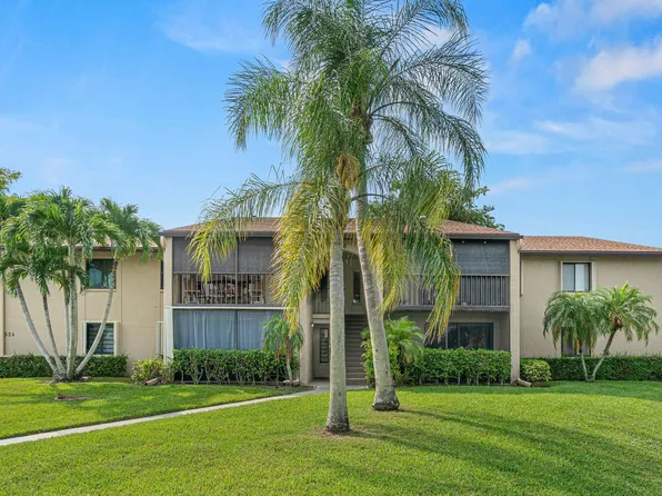 526 Shady Pine Way #D2, Greenacres, FL 33415