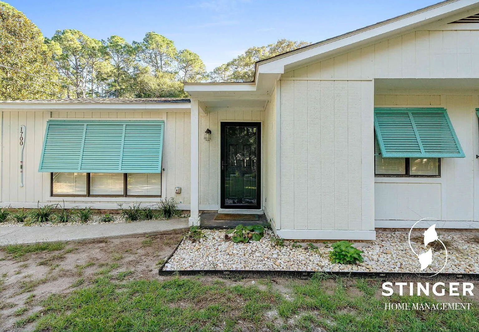Fully Furnished 3 Bed / 2 Bath Home For Rent in Beaufort! — Photo 3