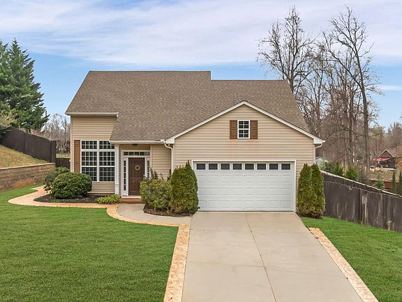 3rd image of 110 Colony Rd