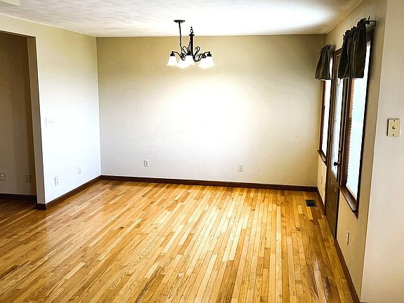 5th image of 12346 Townline Rd