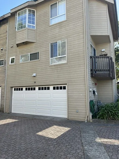 2 bed, 2.5 bath, 1178 sqft, $5,300 — Photo 4