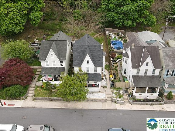 3rd image of 209 E South St