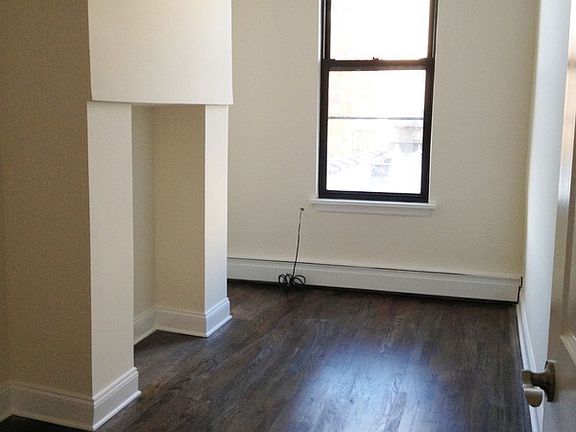 4th image of 205 Nassau Ave APT 2