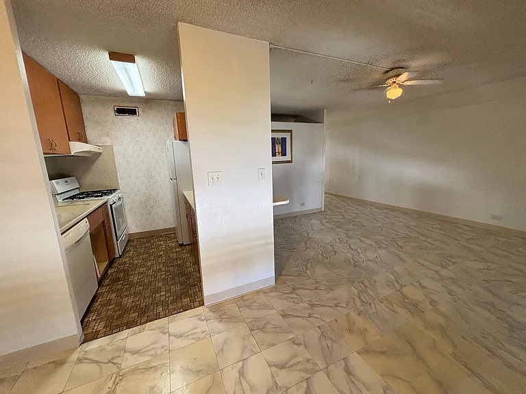 910 Ahana St #1107 — Photo 13