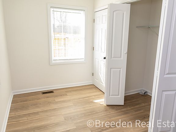 4th image of 303 Putnam St