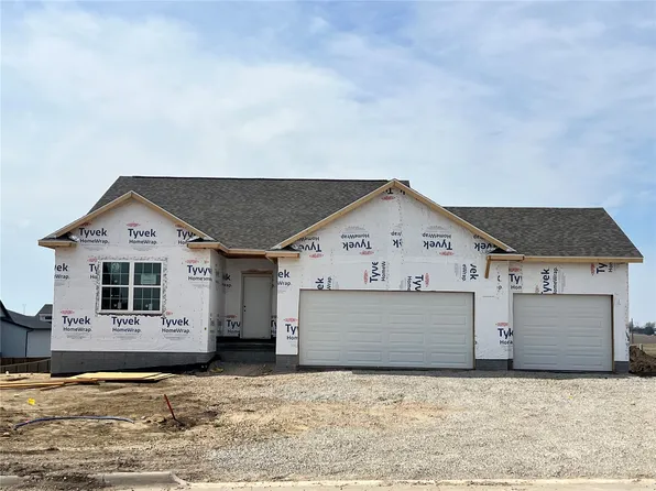 1443 Cardinal Dr, Fairfax, IA 52228