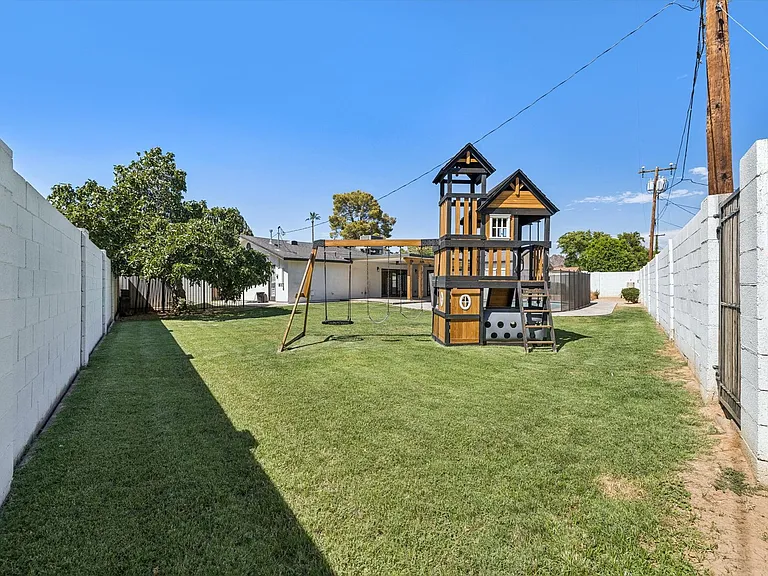 301 E Royal Palm Rd — Photo 60