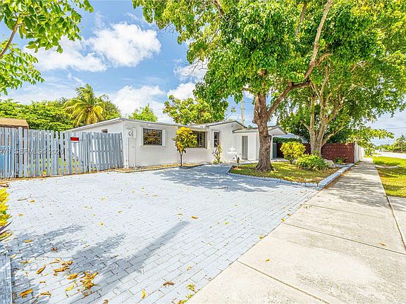3rd image of 4011 SW 32nd St