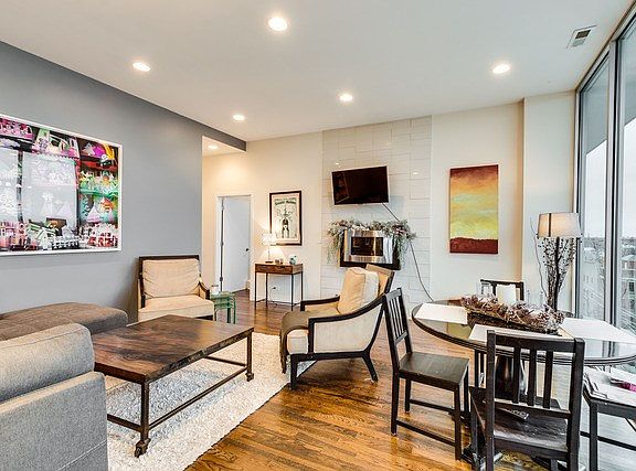 3rd image of 2800 W North Ave #604
