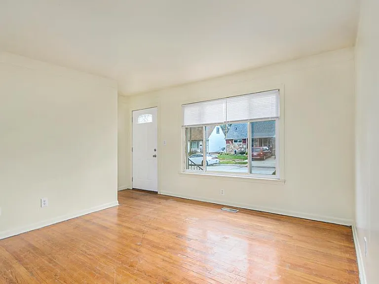 14824 Myola Ave — Photo 2