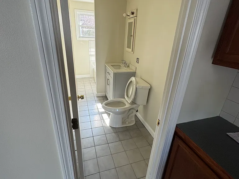 225-227 Orange St #1 — Photo 7