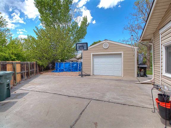 4th image of 2040 Sandalwood Ct