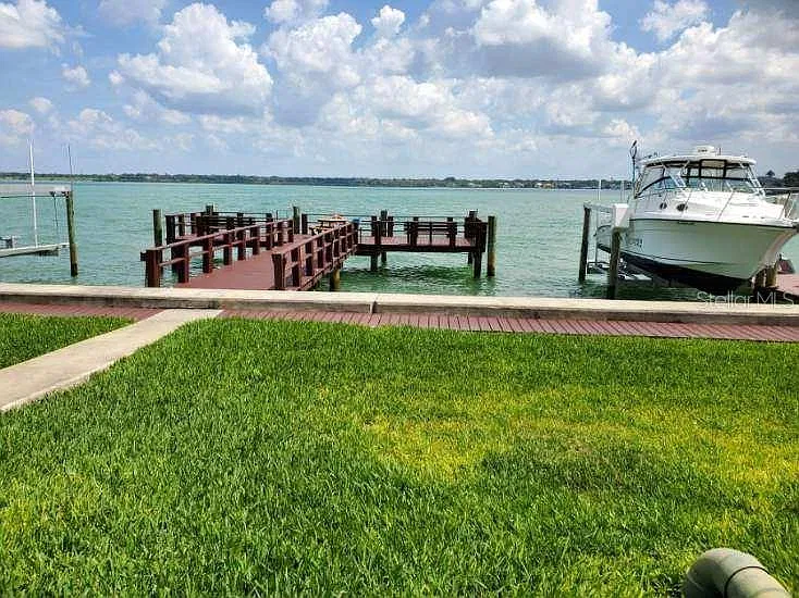 2 bed, 2.0 bath, 1100 sqft, $2,950 — Photo 2