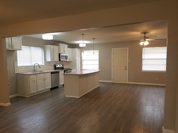 Kitchen/ Dining